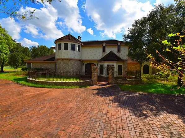 207 Teakwood St, Lake Jackson, TX 77566