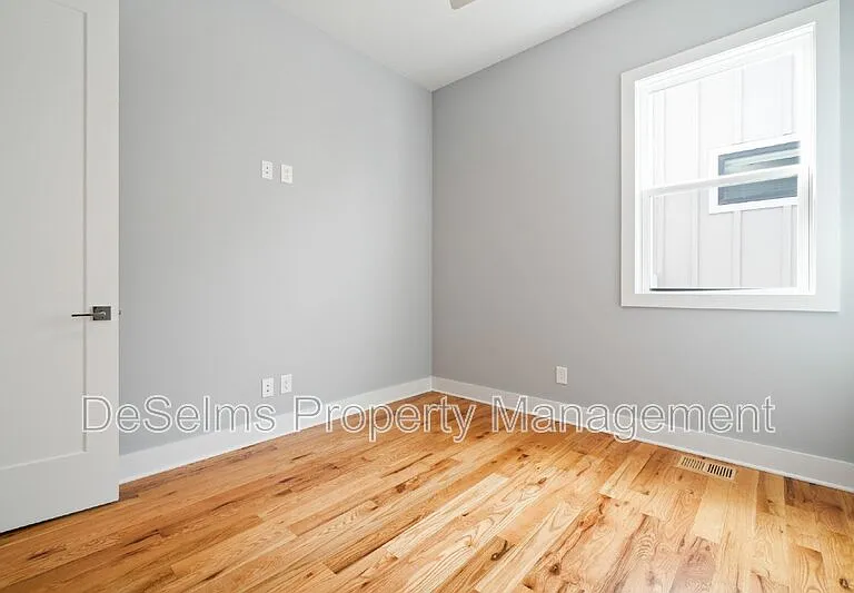 1000 Southside Ave — Photo 18