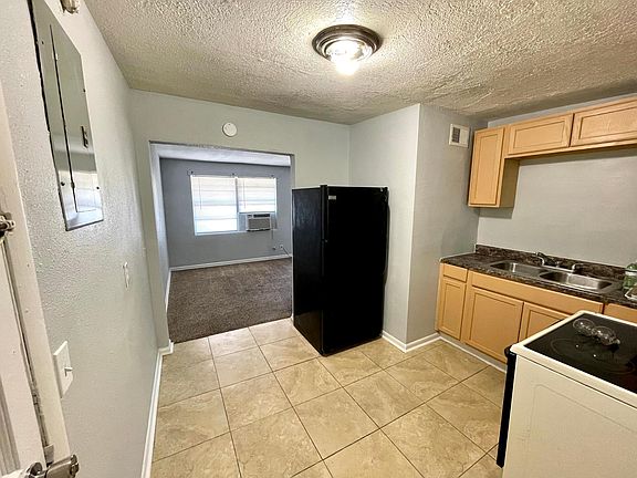 3rd image of 2719 Fairfax St #4