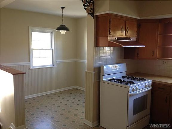 3rd image of 8523 Howard Dr
