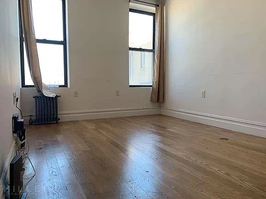 Rented by Hillel Realty Group | media 6