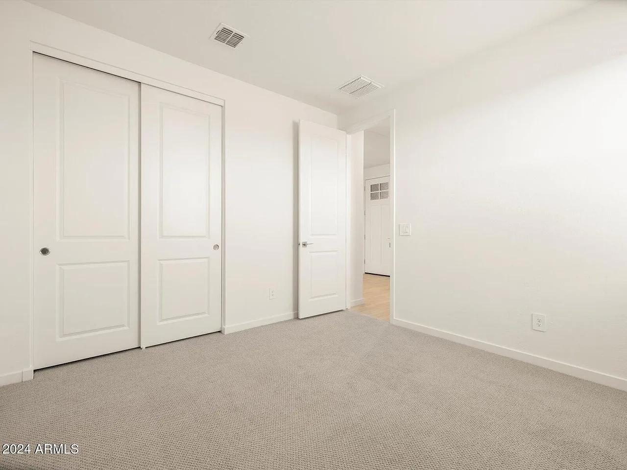 4 bed, 2014 sqft, $2,200 — Photo 4