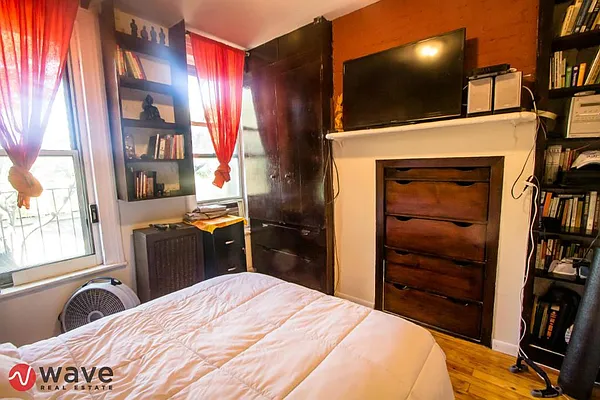 Rented by Wave Real Estate Group | media 26