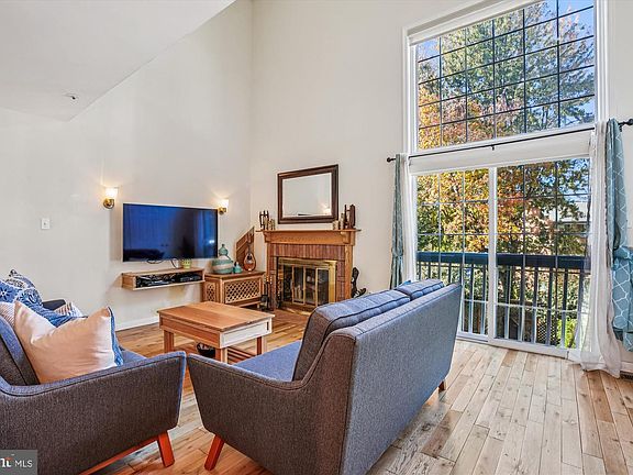 2nd image of 30 Spring St