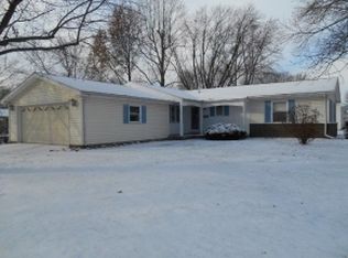 916 Westgate Dr, Charleston, IL 61920