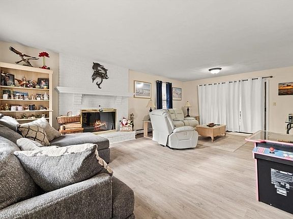 2nd image of 10 Bayberry Ln