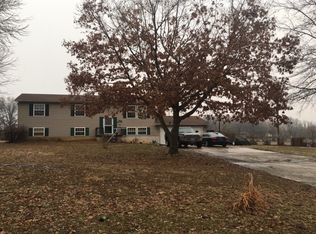 500 Bethany Ln, Godfrey, IL 62035