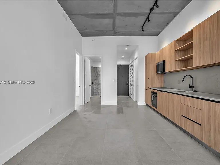 91 NW 27th St #201 — Photo 4