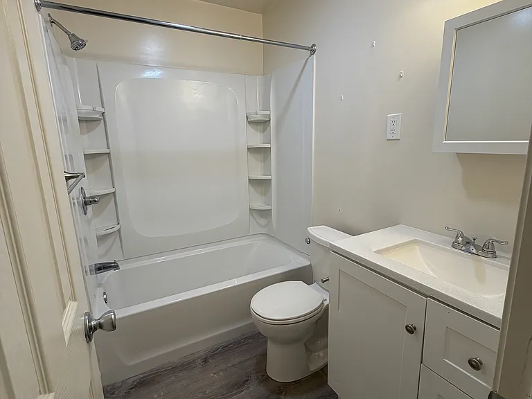 208 SW 13th St — Photo 5