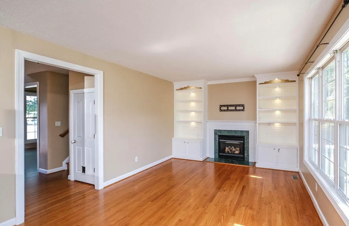 4 bed, 2.5 bath, 2100 sqft, $2,700 — Photo 3