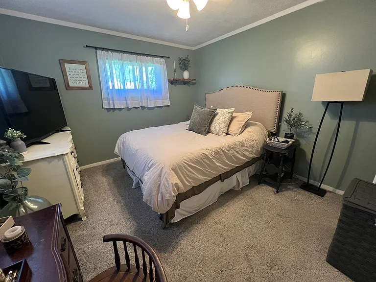 428 Lynn Dr — Photo 9
