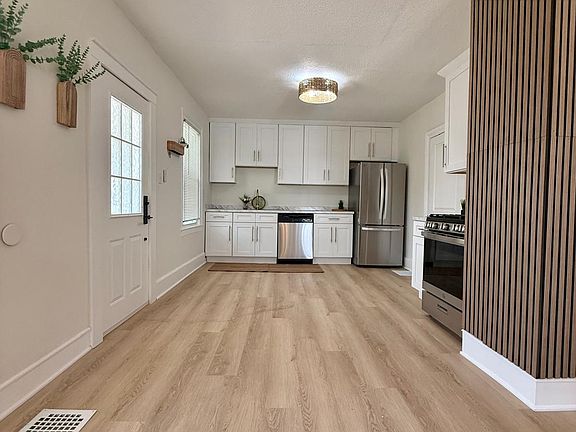 3rd image of 2094 W 44th St