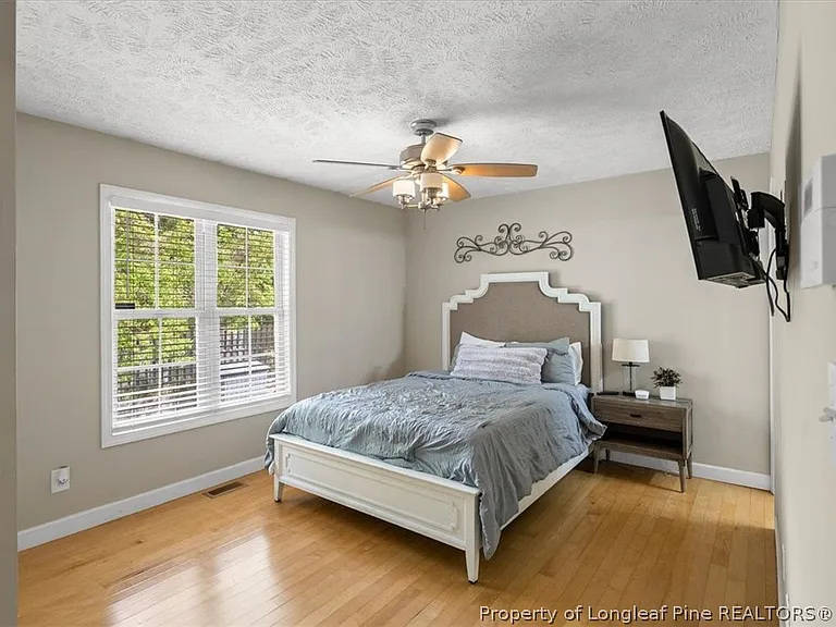 421 Cityview Ln — Photo 4