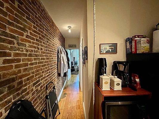 5th image of 1137 President St APT 3B