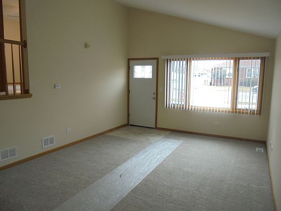 4th image of 9800 S Artesian Ave