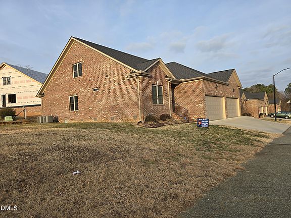 5th image of 933 Arrowhead Ct