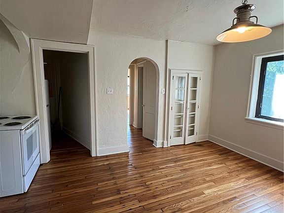 5th image of 2251 Brownsville Rd