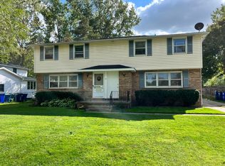 35 Glenhaven Dr, Amherst, NY 14228