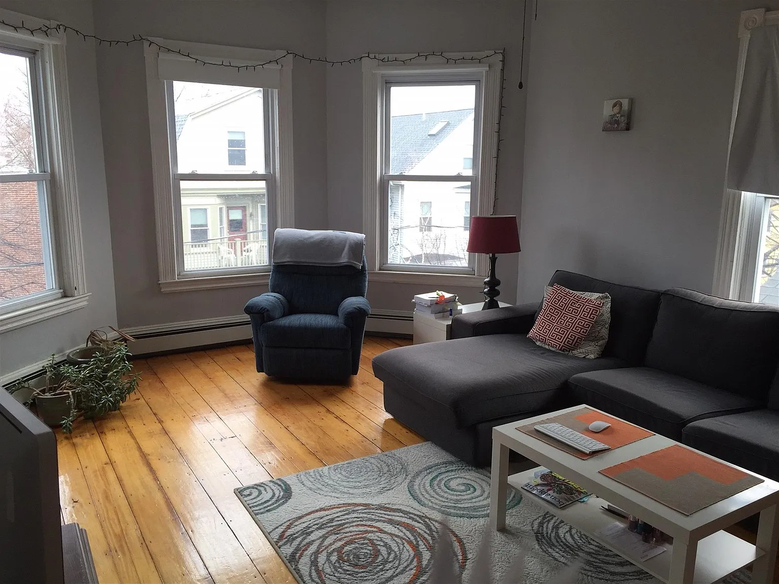 3 bed, 900 sqft, $3,550 — Photo 2
