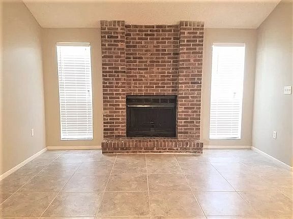 3rd image of 836 Cinnamon Dr
