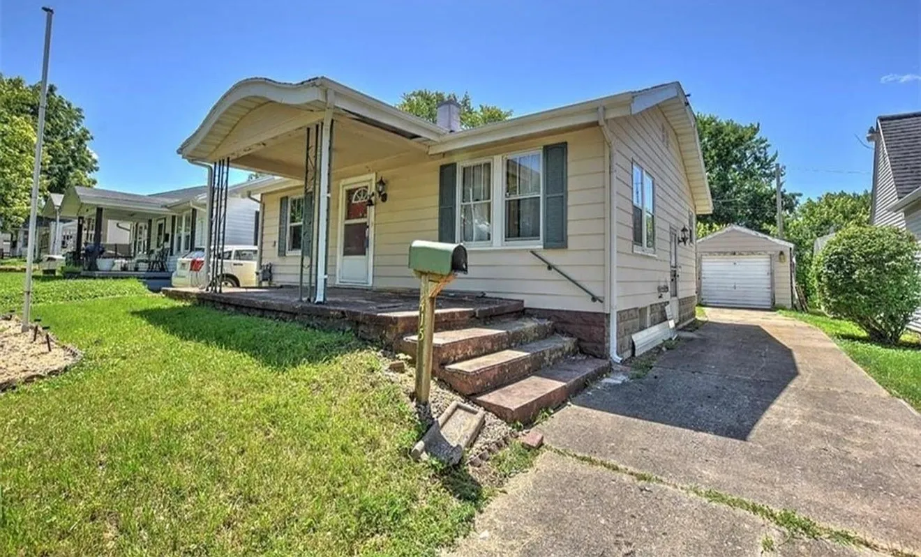 2 bed, 780 sqft, $775 — Photo 1