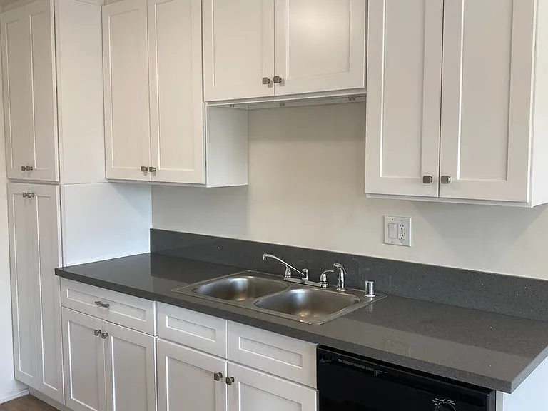1489 S Canfield Ave — Photo 11