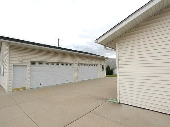 5th image of 1005 Park Dr S