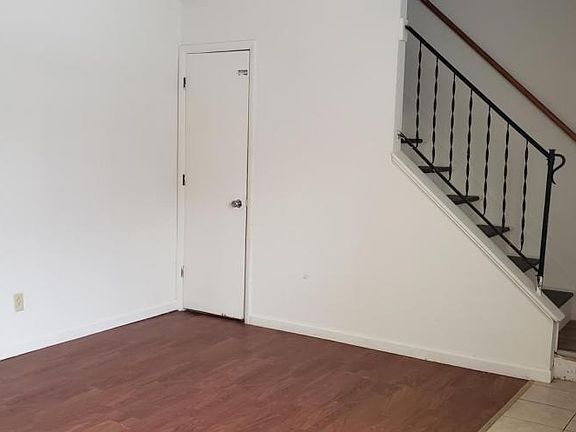 2nd image of 1035 Woodlawn Ave