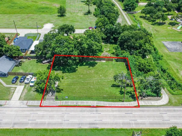 302 N Highway 146, Baytown, TX 77520