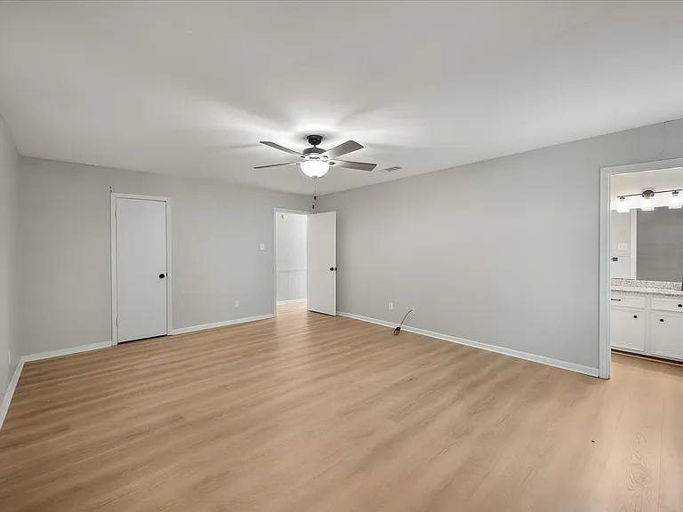 2604 Fairmont Cir — Photo 17