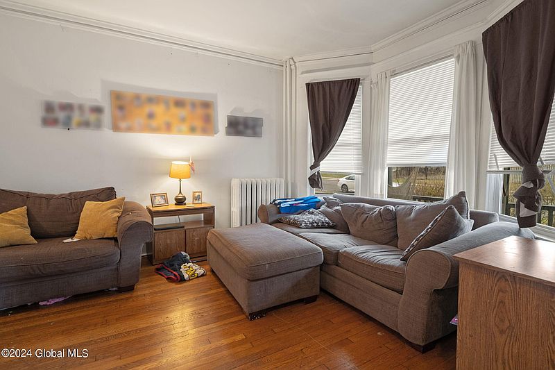 5th image of 742 Myrtle Avenue