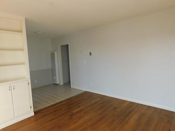 3rd image of 4361 Winona Ave APT 6