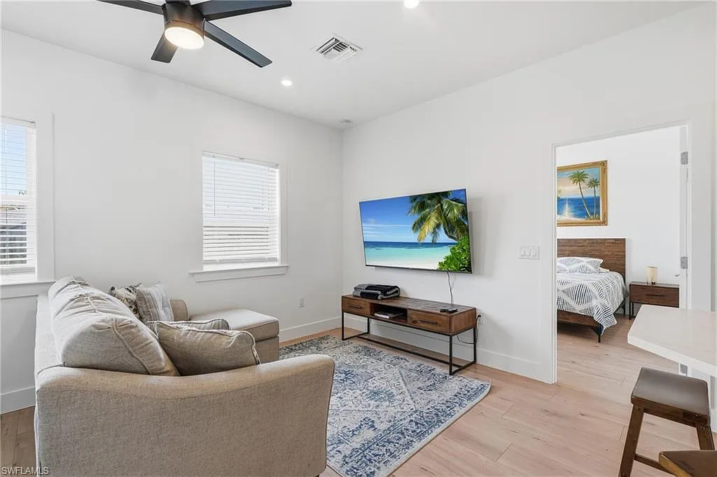 3 bed, 2.0 bath, 1164 sqft, $3,000 — Photo 4