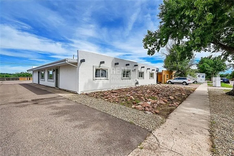 41 University Dr