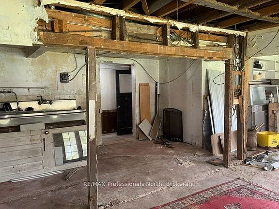 5th image of 3044 Gelert Rd