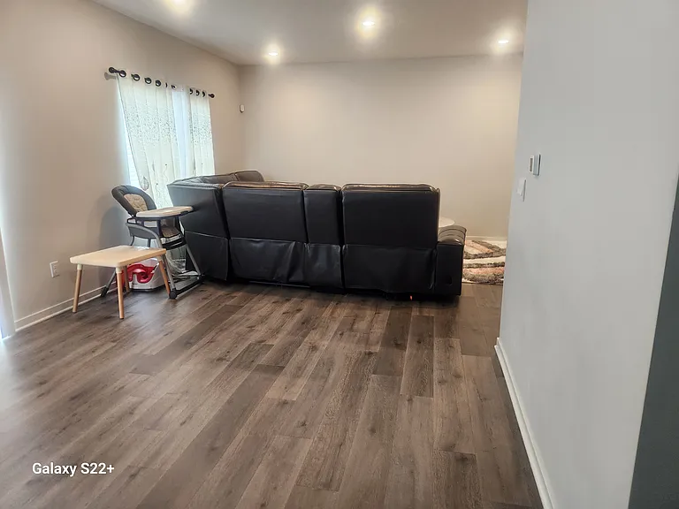 225 Sterndale Dr — Photo 6