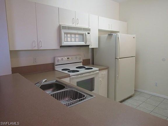 3rd image of 4141 Bellasol Cir APT 423