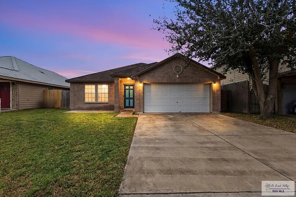 3 bed, 2.0 bath, 1848 sqft, $1,950 — Photo 1