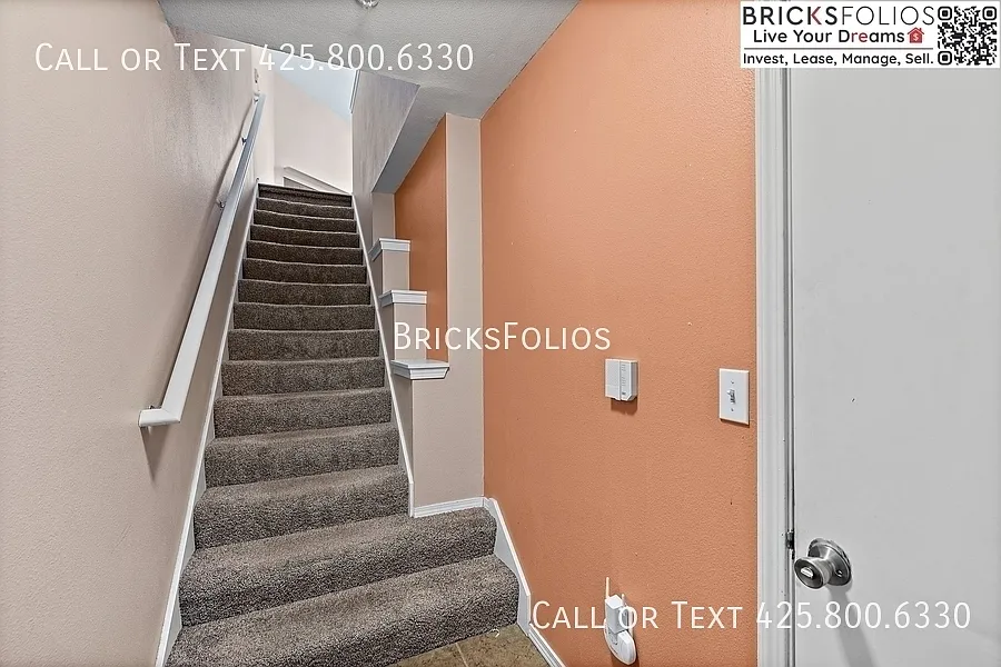 Charming Townhome For Rent in Lynnwood — Photo 3