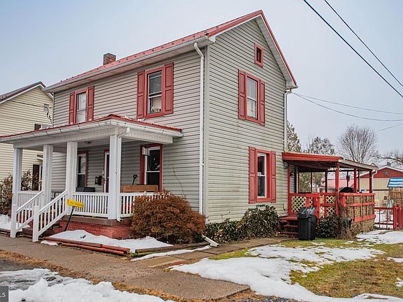2nd image of 117 N Chestnut St