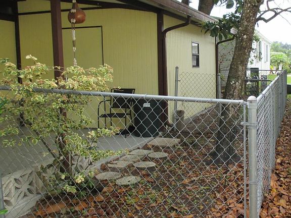 3rd image of 502 Papaya Cir