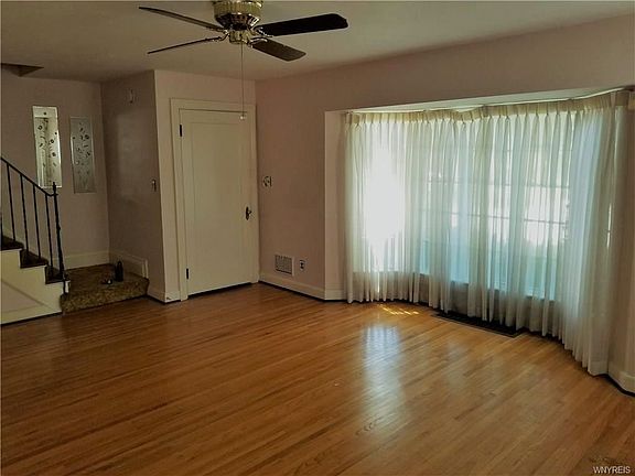 3rd image of 29 Byron Ave