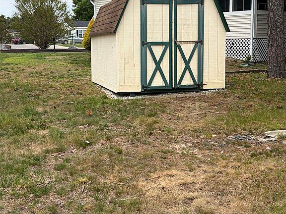4th image of 40 Dogwood Ln