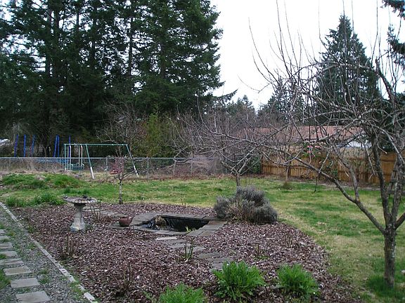 3rd image of 21 E Cherry Park