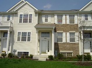 866 Clover Ln, Hampshire, IL 60140