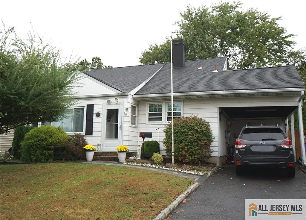 80 McKinley Ave photo 1
