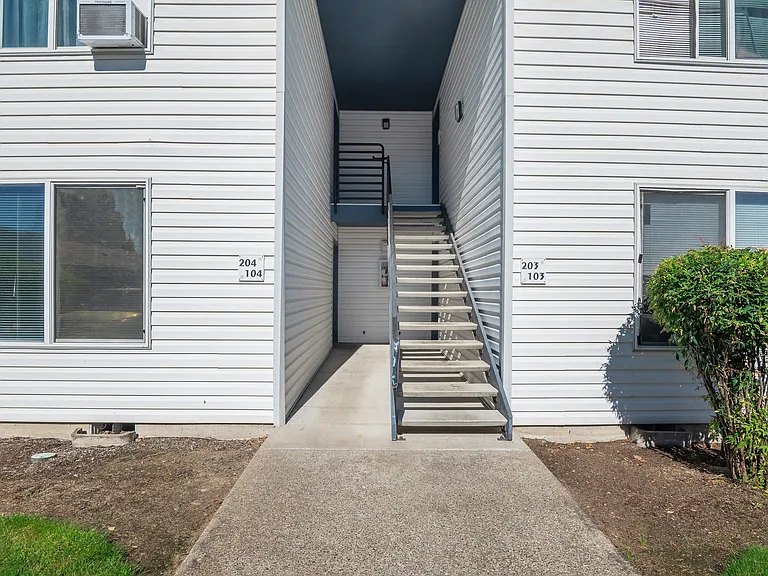 Park Avenue Village Apartments — Photo 27
