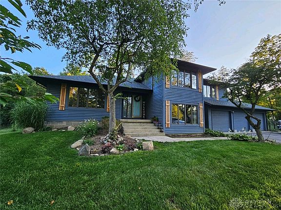 2nd image of 25 Vanessa Dr