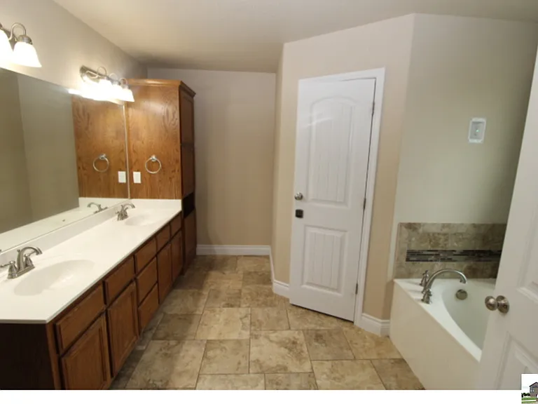 1128 Pheasant Cir — Photo 34