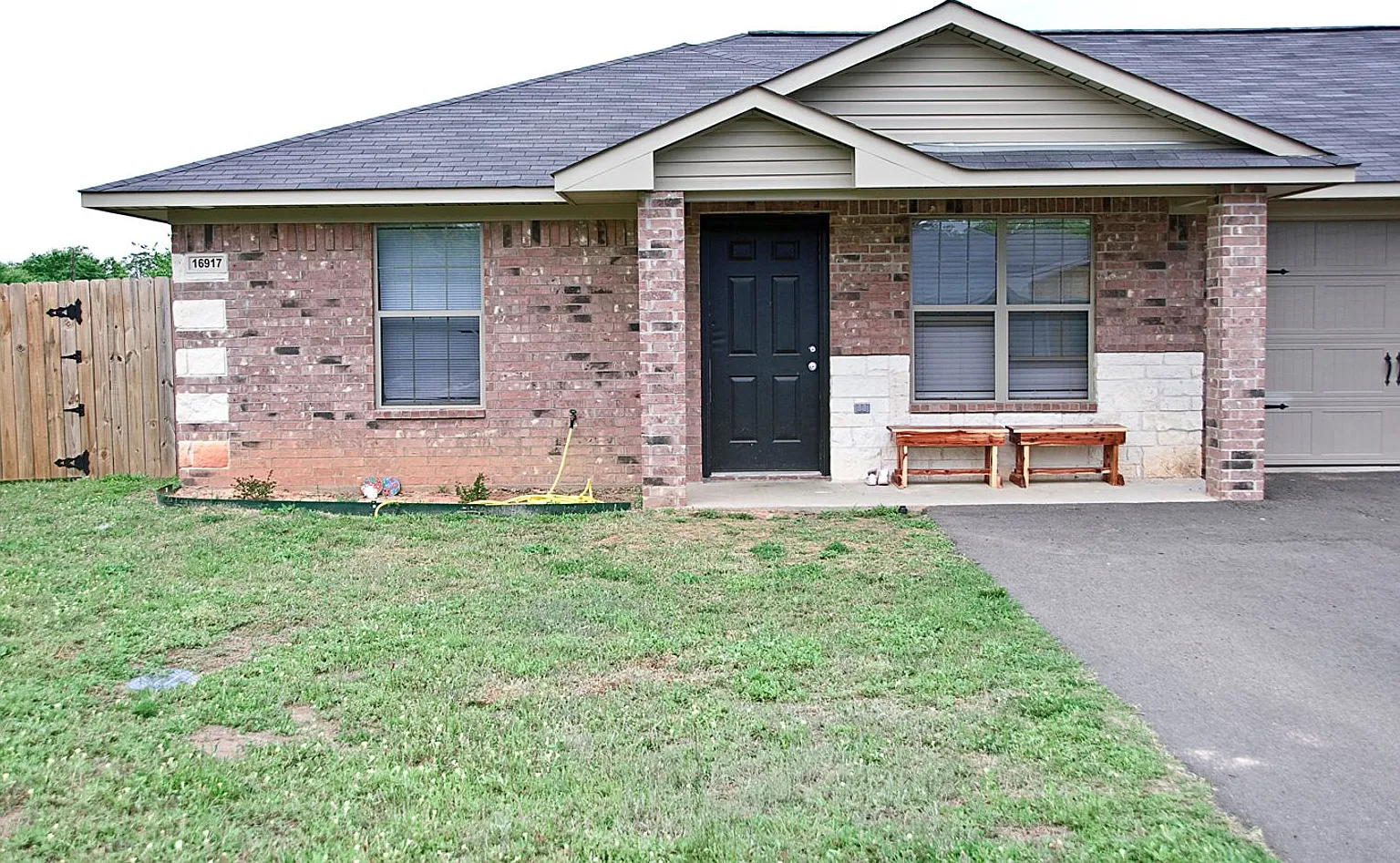 Mission Ranch- 3 Bedroom Duplex for Rent in Lindale! — Photo 2